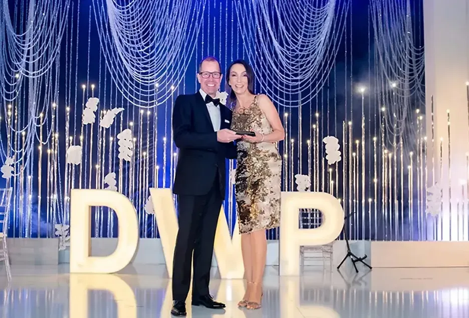 Lidia Wandas - Wilczura podczas odbierania nagrody Globetrotter - DWP ACE Planner Award 2019 (Region: Europa) w Dubaju w 2019 roku.