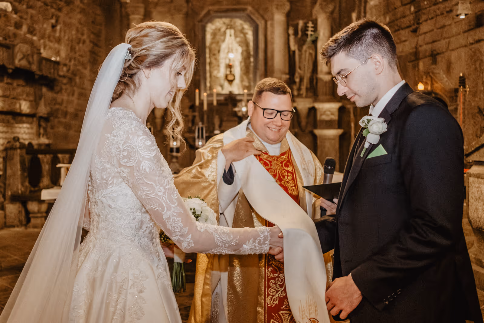 Ślub w Polsce. Kopalnia Soli w Wieliczzce. Zdjęcie nr. 17