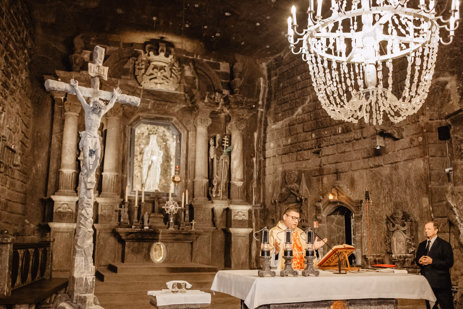 Ślub w Polsce. Kopalnia Soli w Wieliczzce. Zdjęcie nr. 23