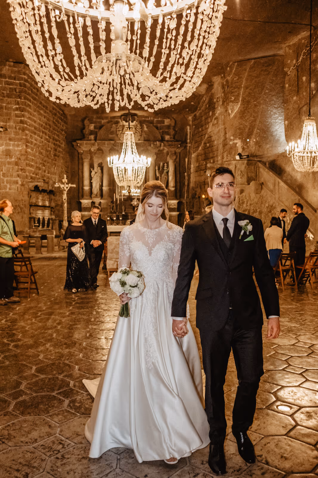 Ślub w Polsce. Kopalnia Soli w Wieliczzce. Zdjęcie nr. 25