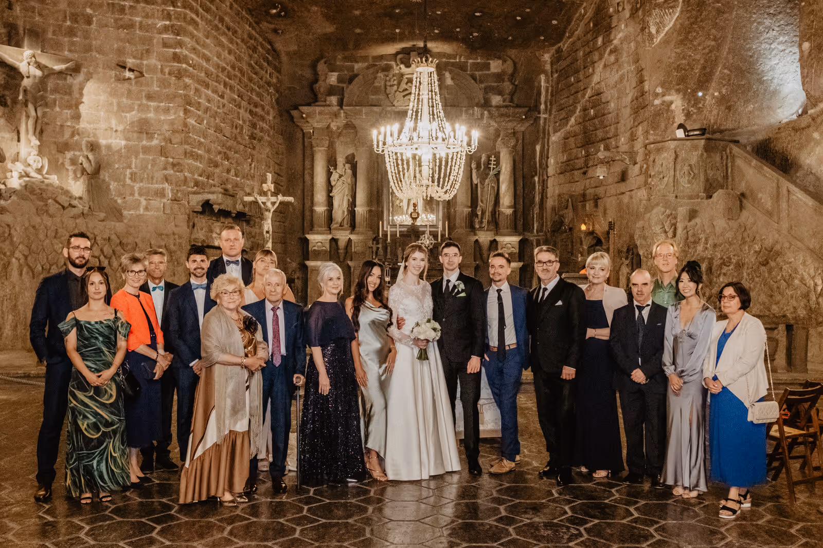 Ślub w Polsce. Kopalnia Soli w Wieliczzce. Zdjęcie nr. 27