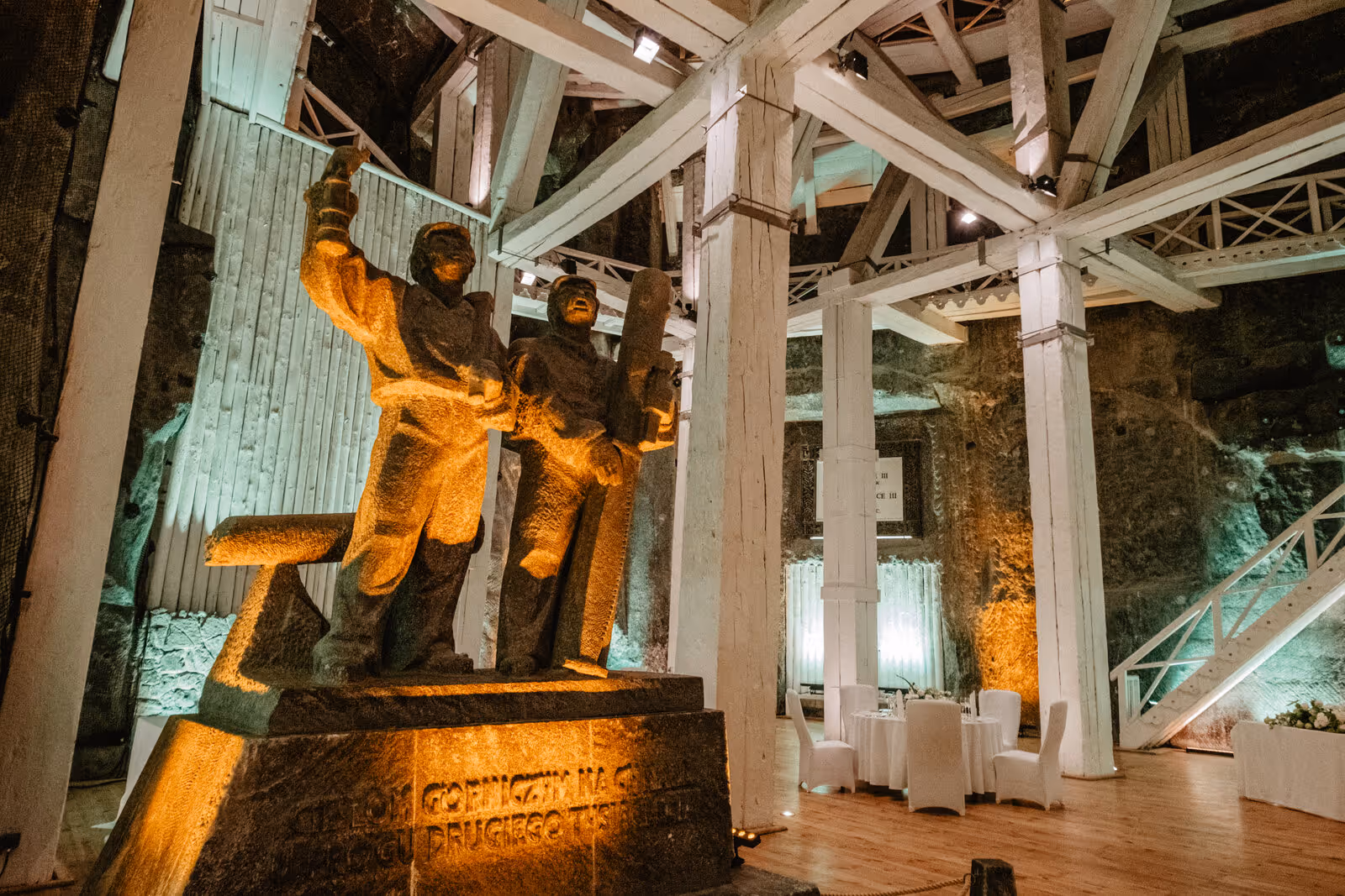 Ślub w Polsce. Kopalnia Soli w Wieliczzce. Zdjęcie nr. 31