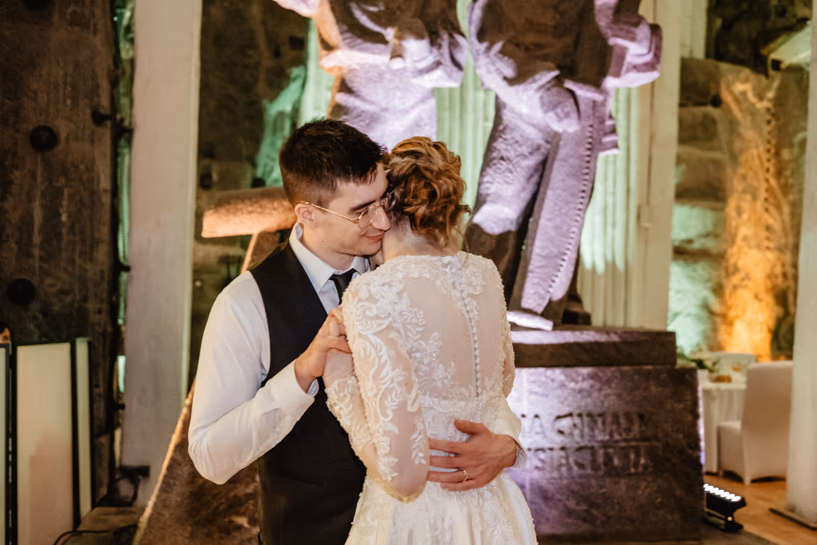Ślub w Polsce. Kopalnia Soli w Wieliczzce. Zdjęcie nr. 44
