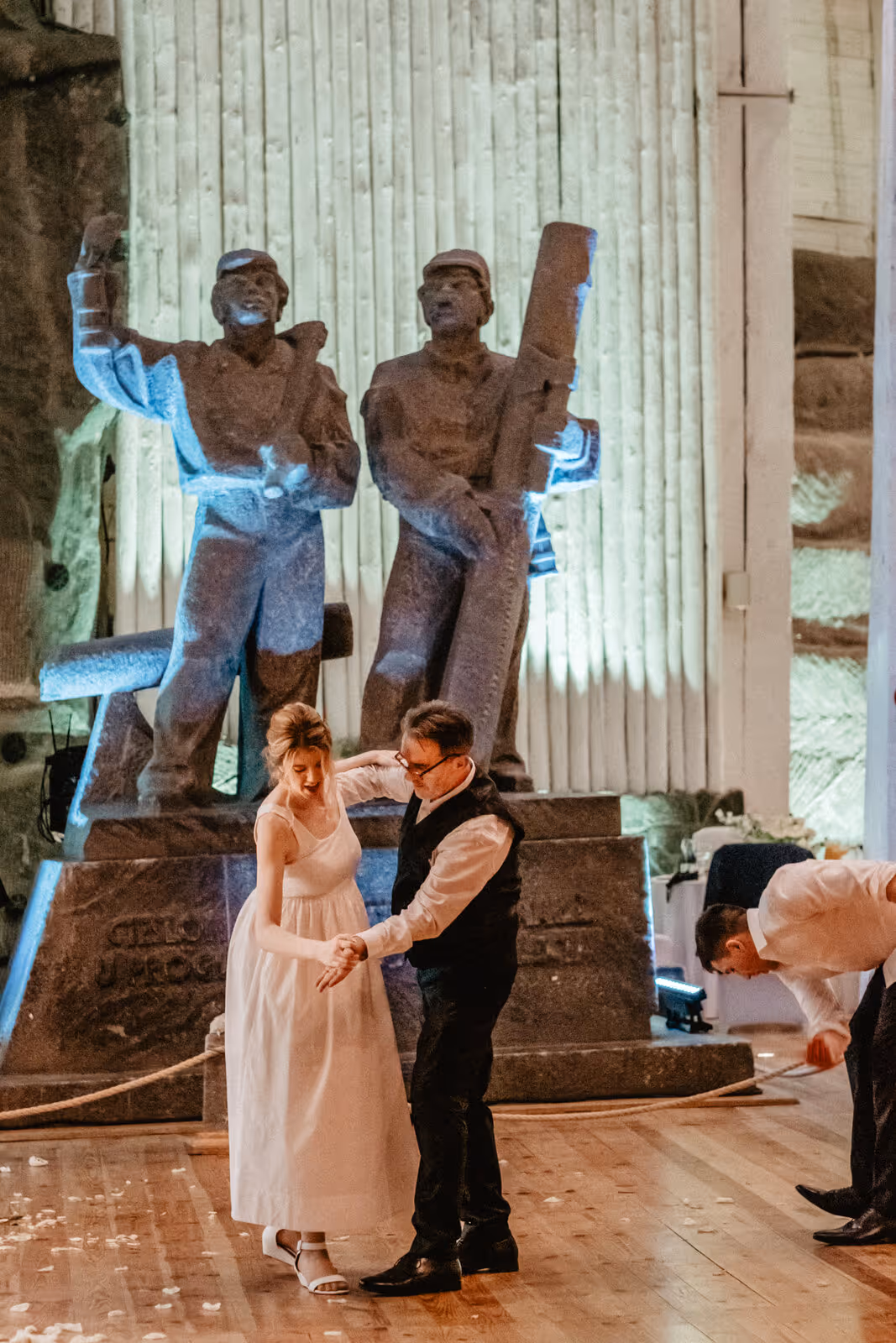 Ślub w Polsce. Kopalnia Soli w Wieliczzce. Zdjęcie nr. 53