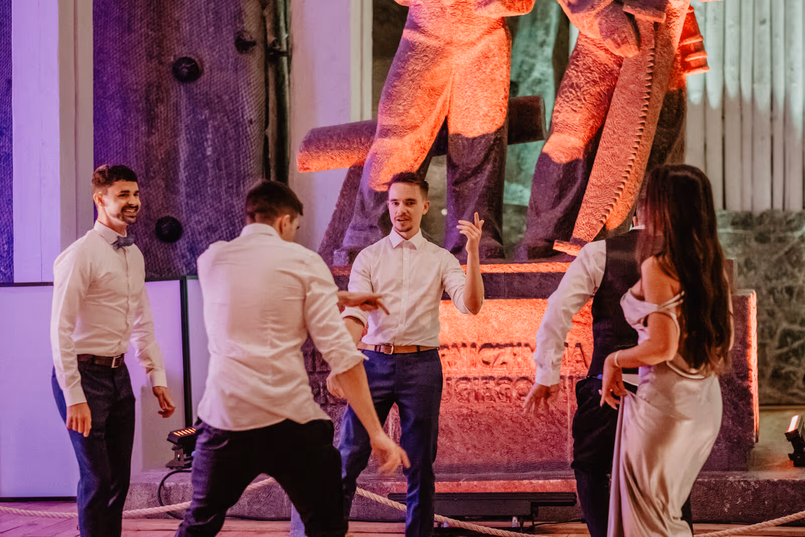 Ślub w Polsce. Kopalnia Soli w Wieliczzce. Zdjęcie nr. 54