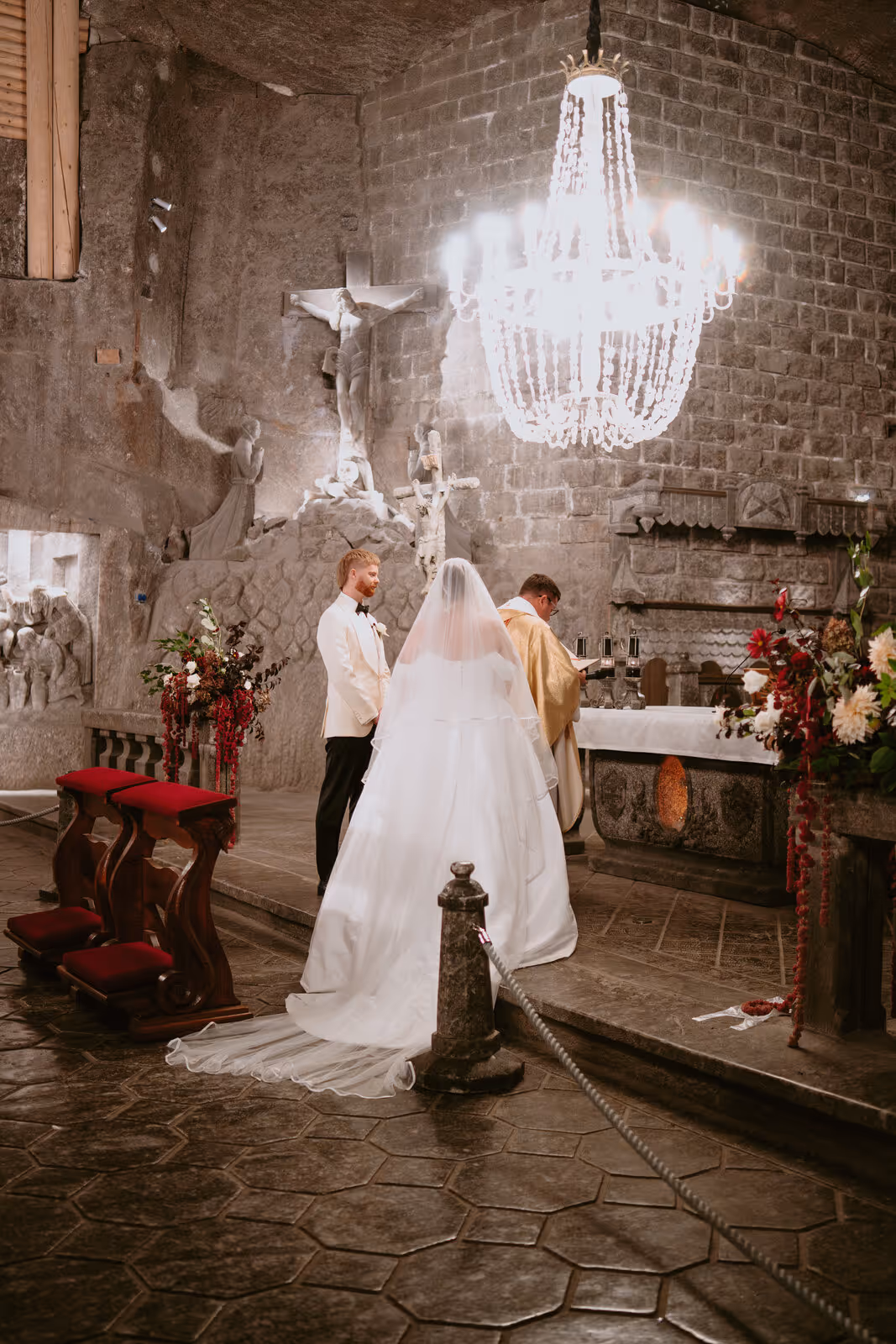 Ślub w Polsce. Kopalnia Soli w Wieliczce. Zdjęcie nr. 52