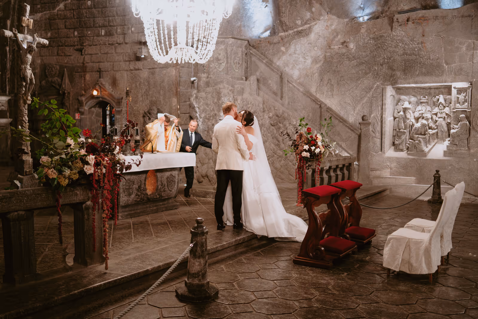 Ślub w Polsce. Kopalnia Soli w Wieliczce. Zdjęcie nr. 56