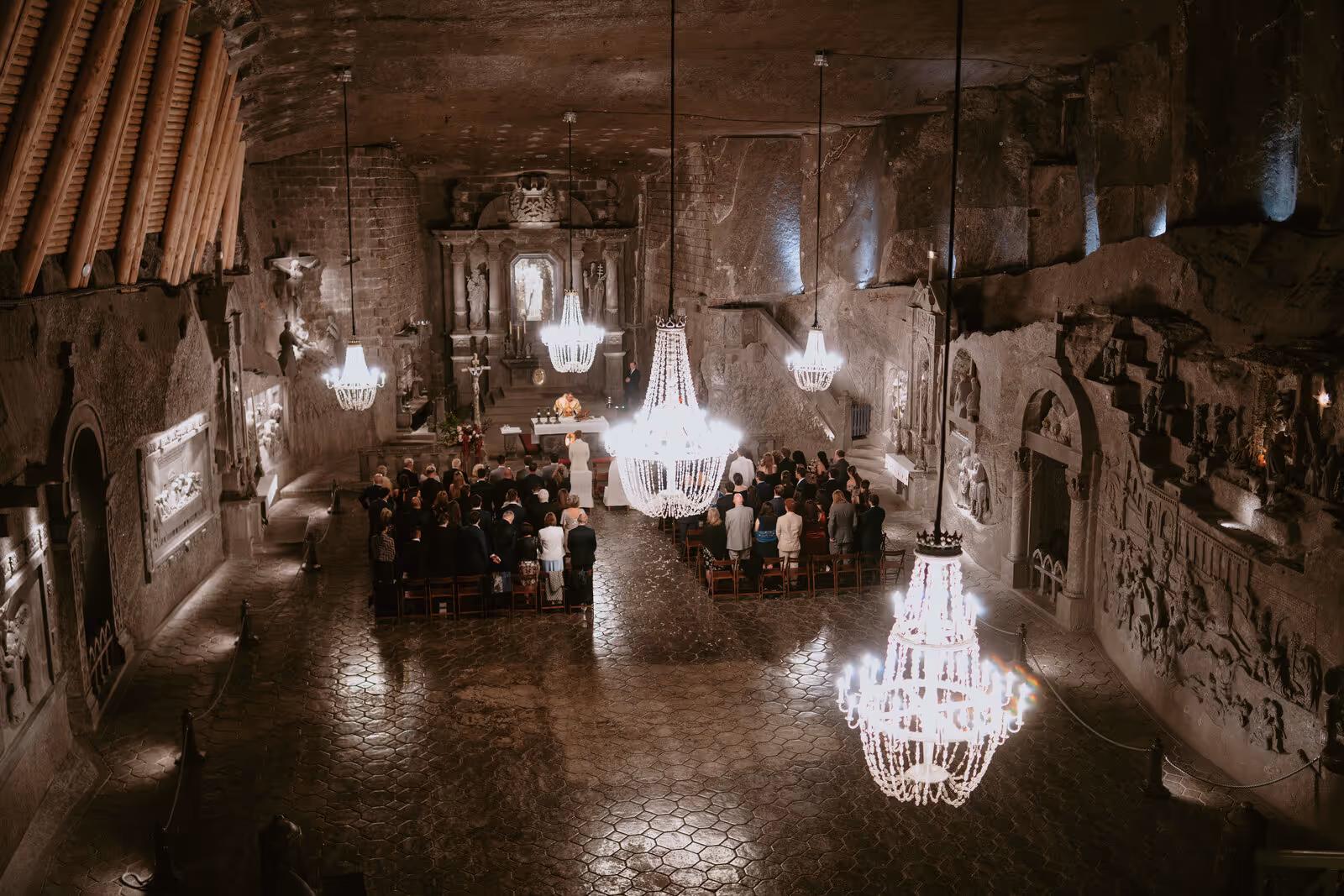 Ślub w Polsce. Kopalnia Soli w Wieliczce. Zdjęcie nr. 62