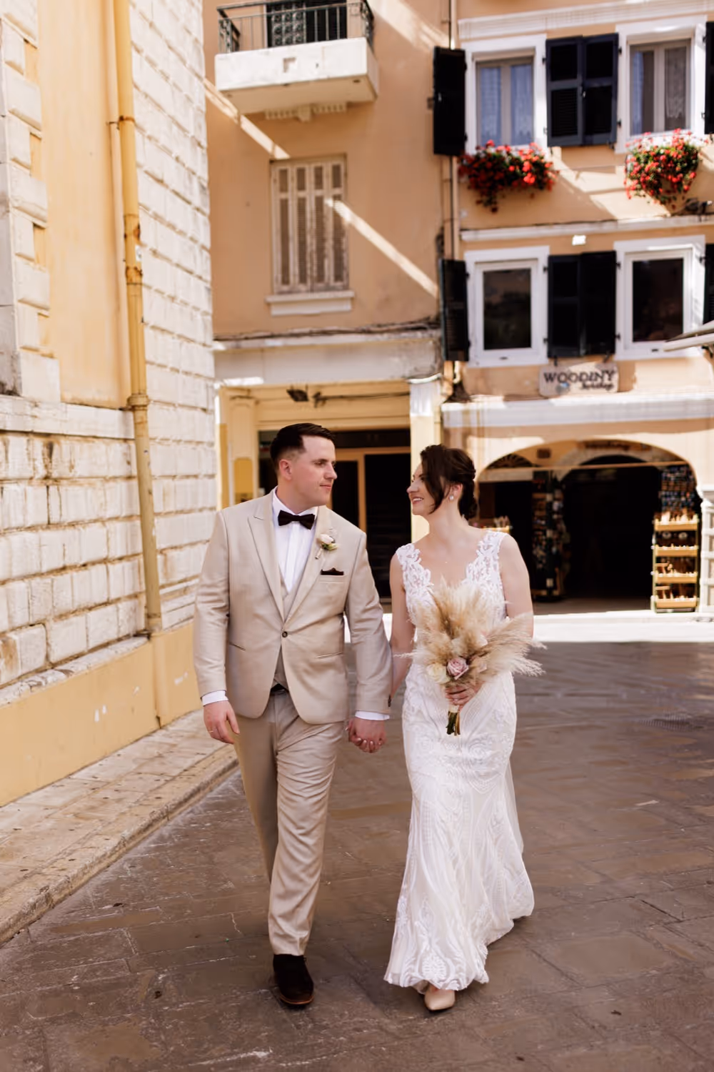 Korfu Katedra na starówce w Korfu i ślub na romantycznej plaży