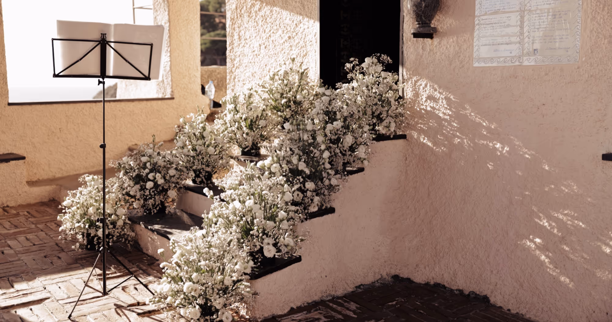 Liguria Kościółek z otwartymi krużgankami - Bonassola