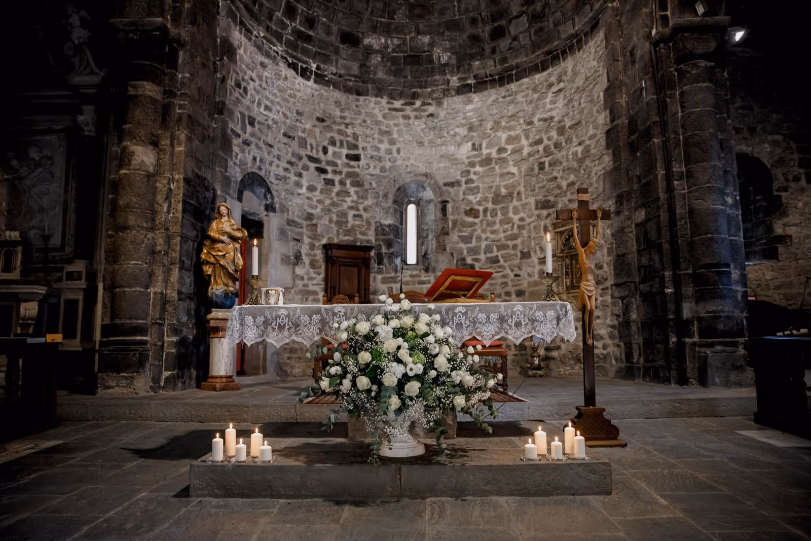 Liguria Kościółek położony nad samym morzem - Cinque Terre