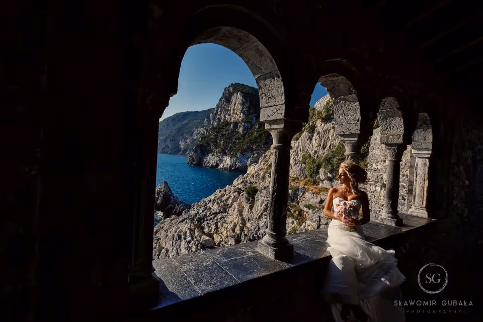 Liguria Kościółek położony na skale - Portovenere