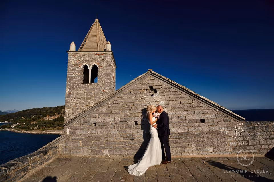 Liguria Kościółek położony na skale - Portovenere