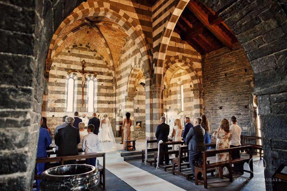 Liguria Kościółek położony na skale - Portovenere