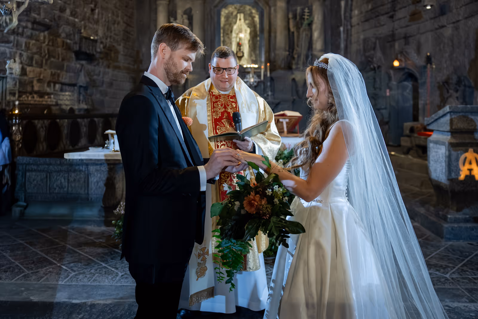 Ślub w Polsce. Kopalnia Soli w Wieliczce. Zdjęcie nr. 140