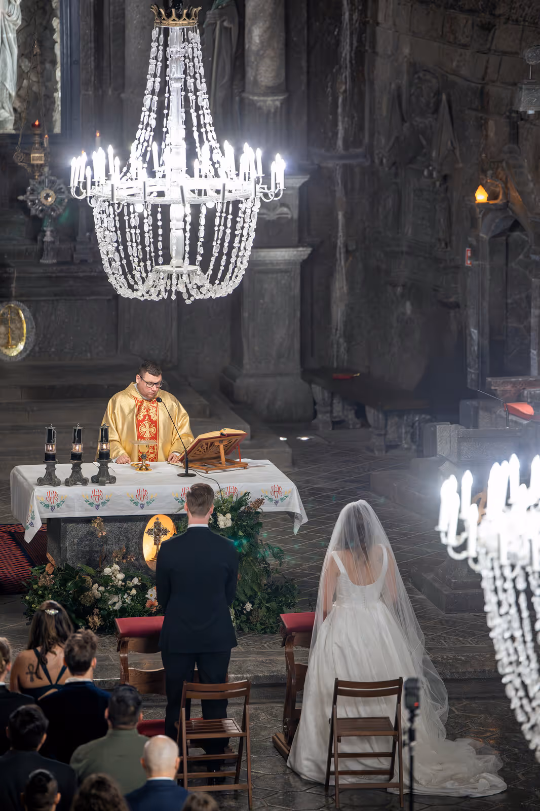 Ślub w Polsce. Kopalnia Soli w Wieliczce. Zdjęcie nr. 151