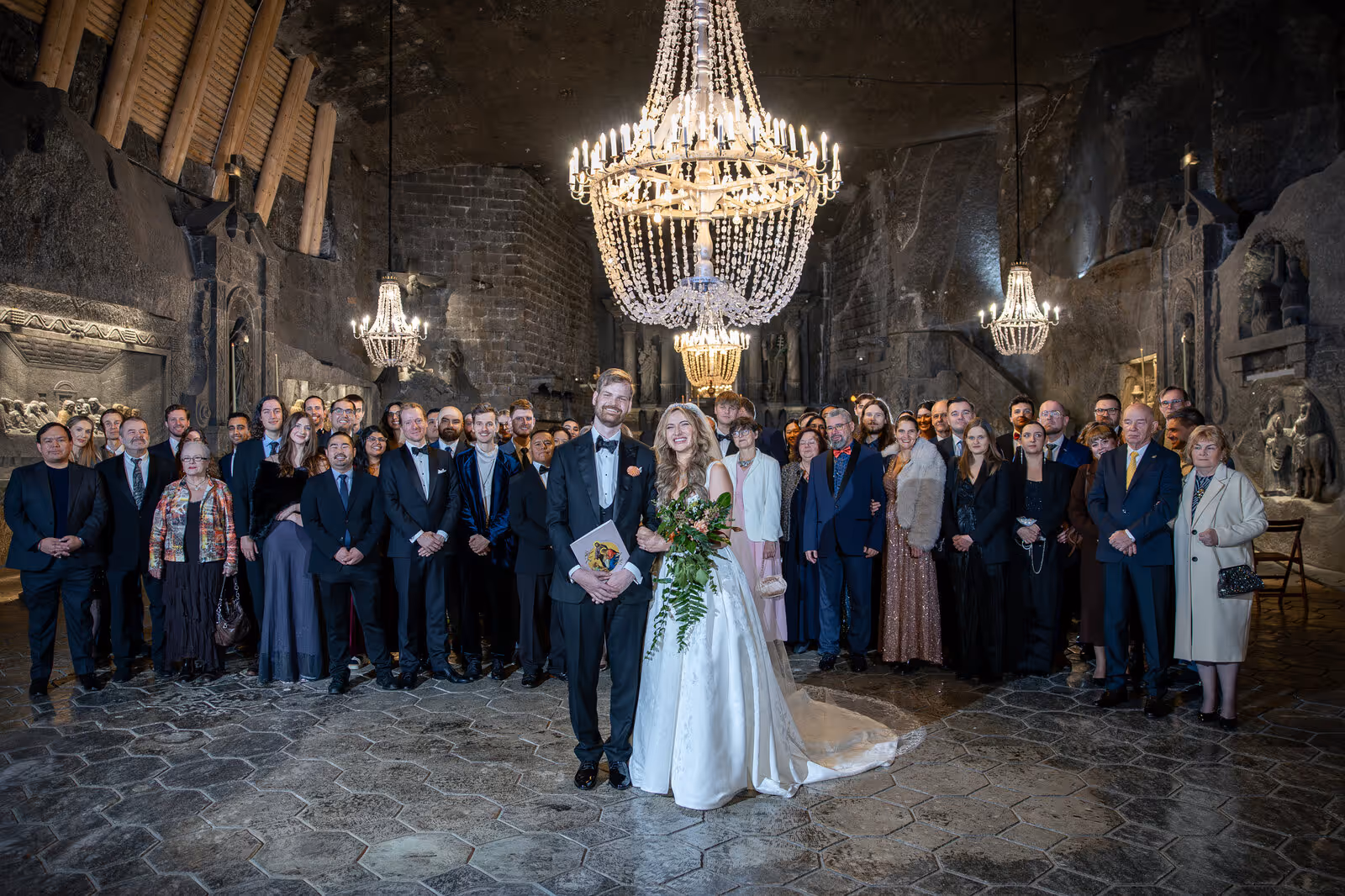 Ślub w Polsce. Kopalnia Soli w Wieliczce. Zdjęcie nr. 159