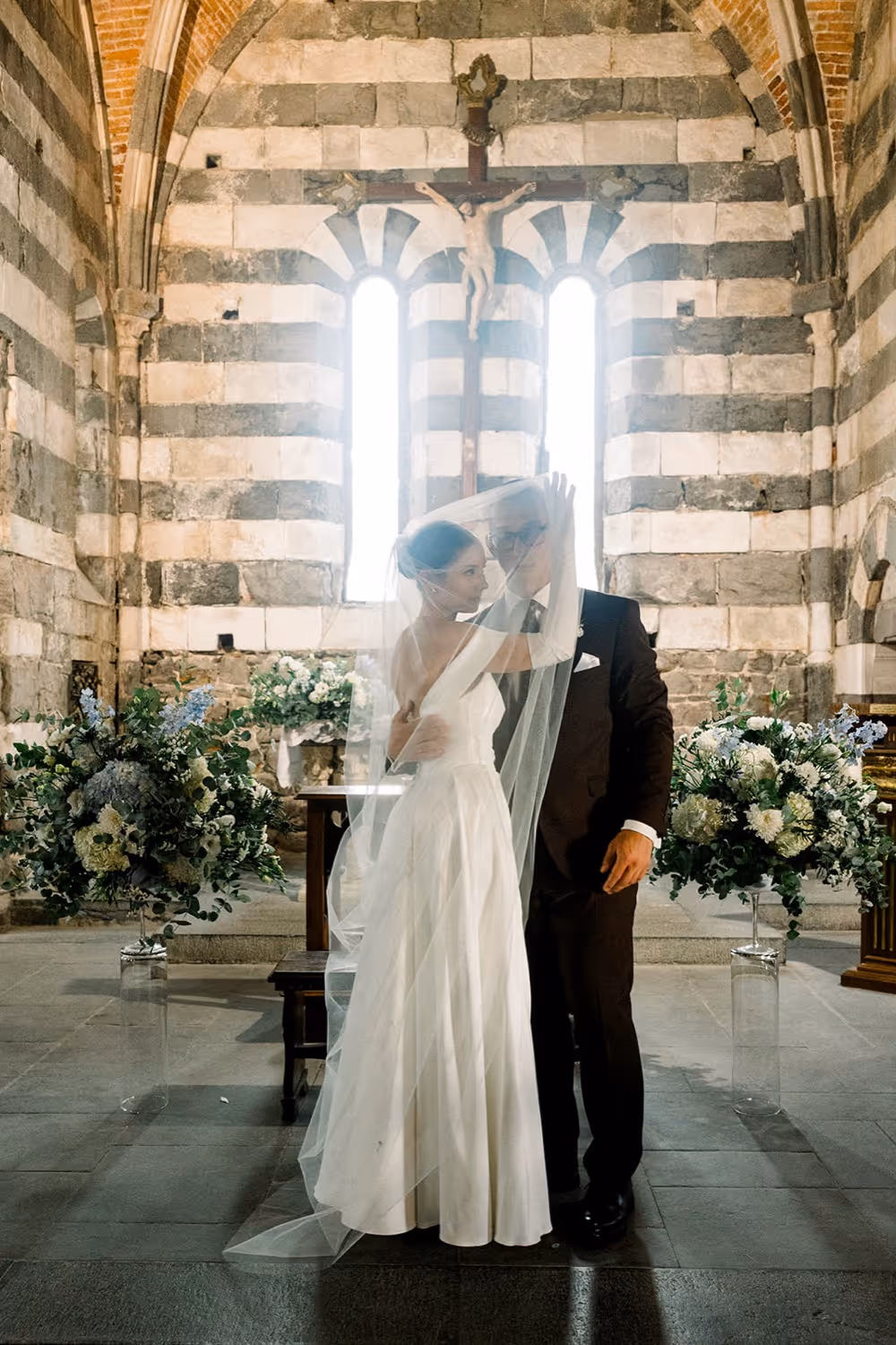 Liguria Kościółek położony na skale - Portovenere