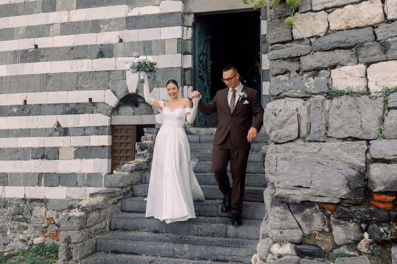 Liguria Kościółek położony na skale - Portovenere