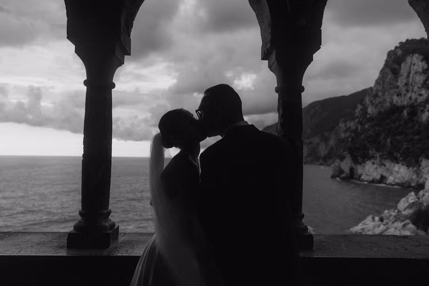 Liguria Kościółek położony na skale - Portovenere