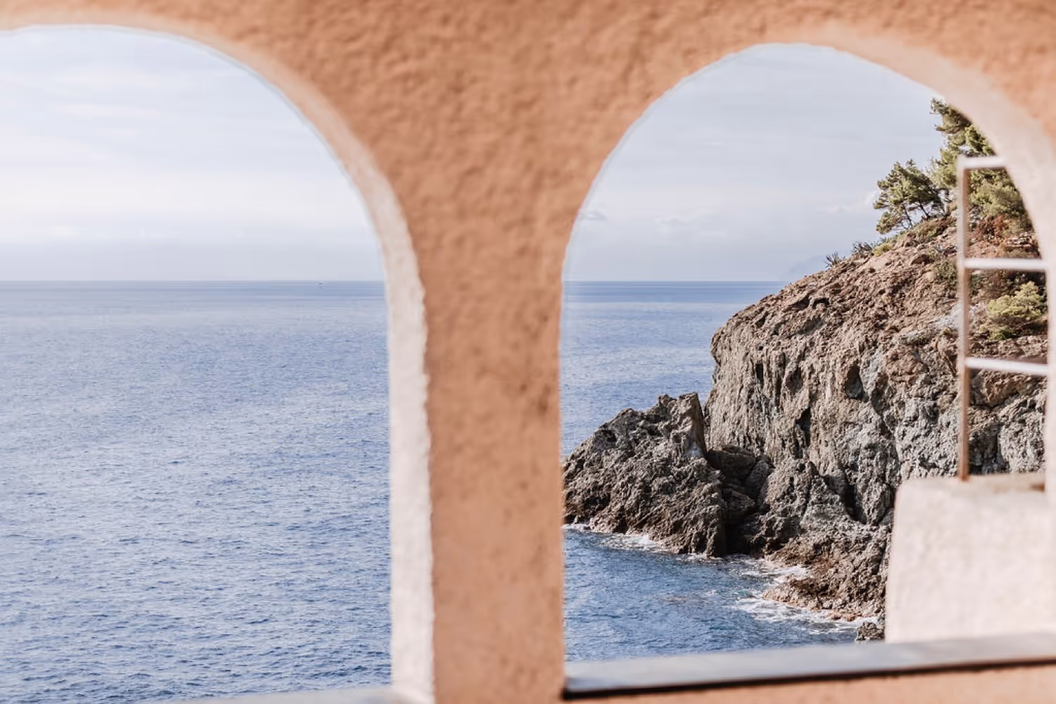 Liguria Kościółek z otwartymi krużgankami - Bonassola