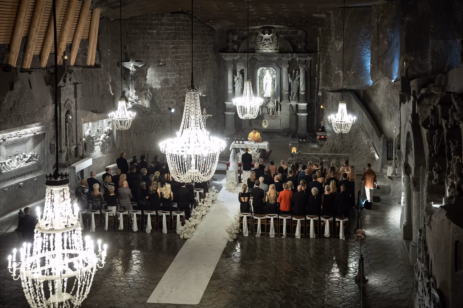 Ślub w Polsce. Kopalia Soli w Wieliczce. Zdjęcie nr. 101