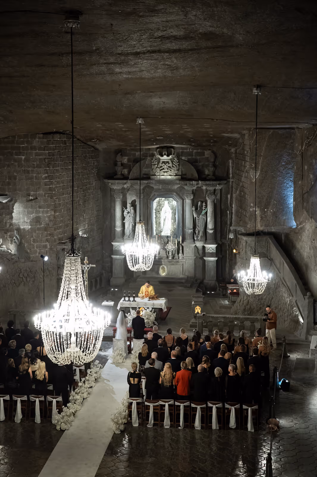 Ślub w Polsce. Kopalia Soli w Wieliczce. Zdjęcie nr. 102