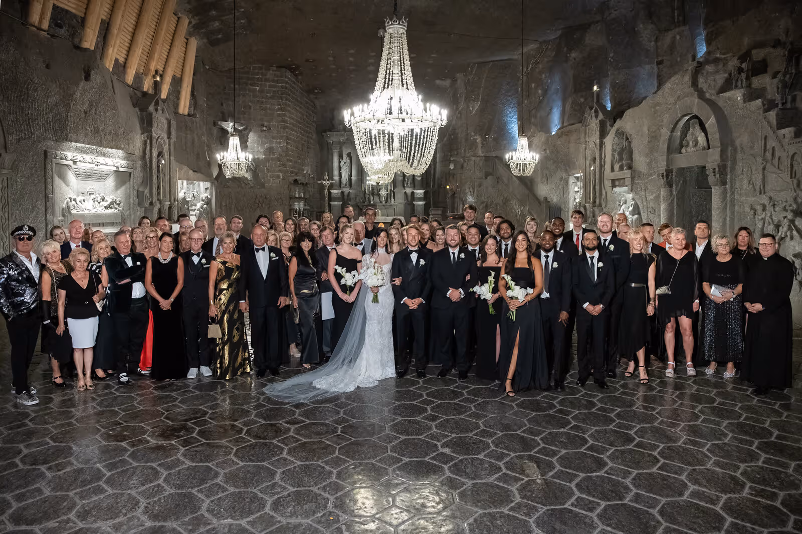 Ślub w Polsce. Kopalia Soli w Wieliczce. Zdjęcie nr. 112