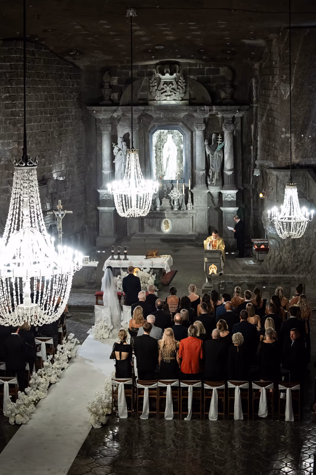 Ślub w Polsce. Kopalia Soli w Wieliczce. Zdjęcie nr. 89