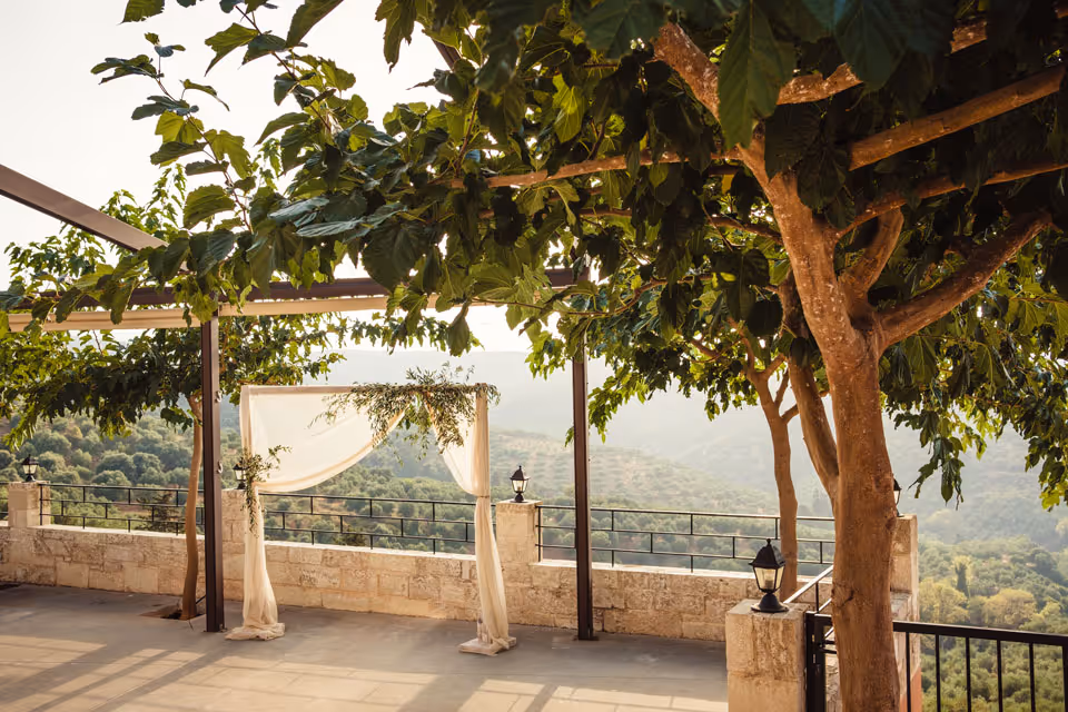 Kreta Taras z widokiem na gaje oliwne (Kreta zachodnia)