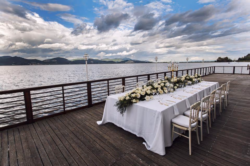 Toskania Ogród z widokiem na jezioro