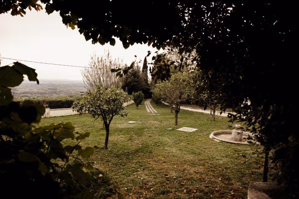 Toskania Ślub cywilny w ogrodzie willi