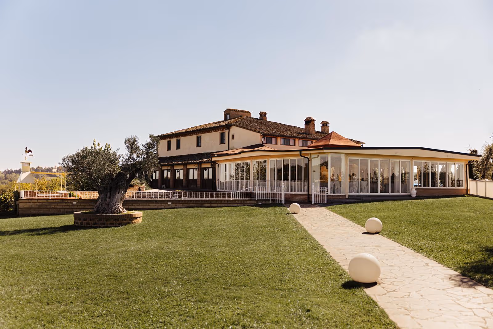 Toskania Ślub cywilny w ogrodzie willi