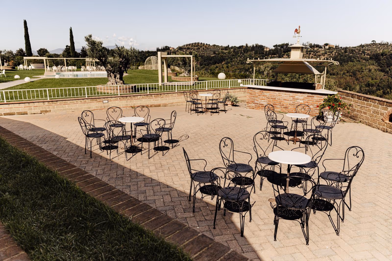 Toskania Ślub cywilny w ogrodzie willi