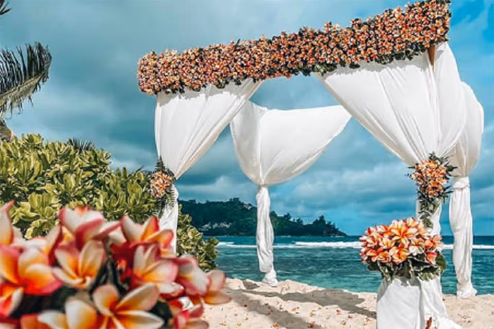 Seszele Piaszczysta dzika plaża