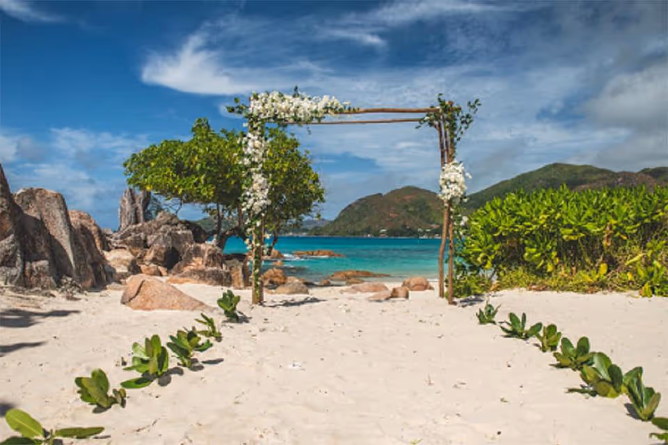 Seszele Piaszczysta dzika plaża