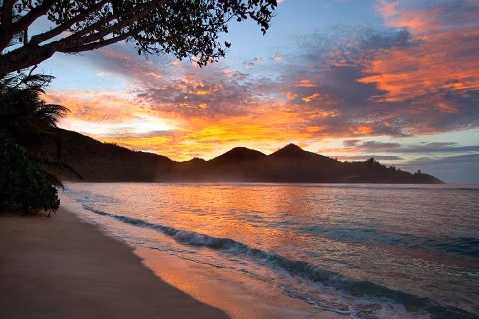 Seszele Piaszczysta dzika plaża